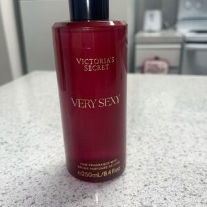 Victoria's Secret Very Sexy Mist in Deep Red